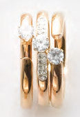 Victoria Roségoldfarbener dreiteiliger Ring mit weißen Steinen